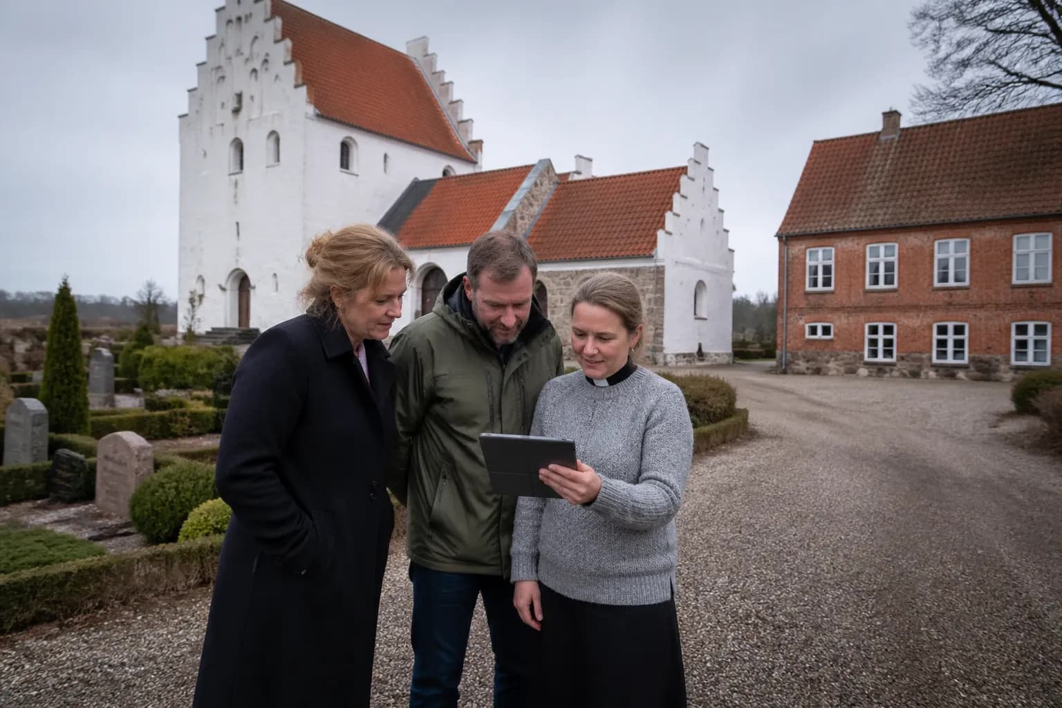 En styregruppe har fremlagt anbefalinger til en ny menighedsrådslov, der skal forenkle kirkens administration.