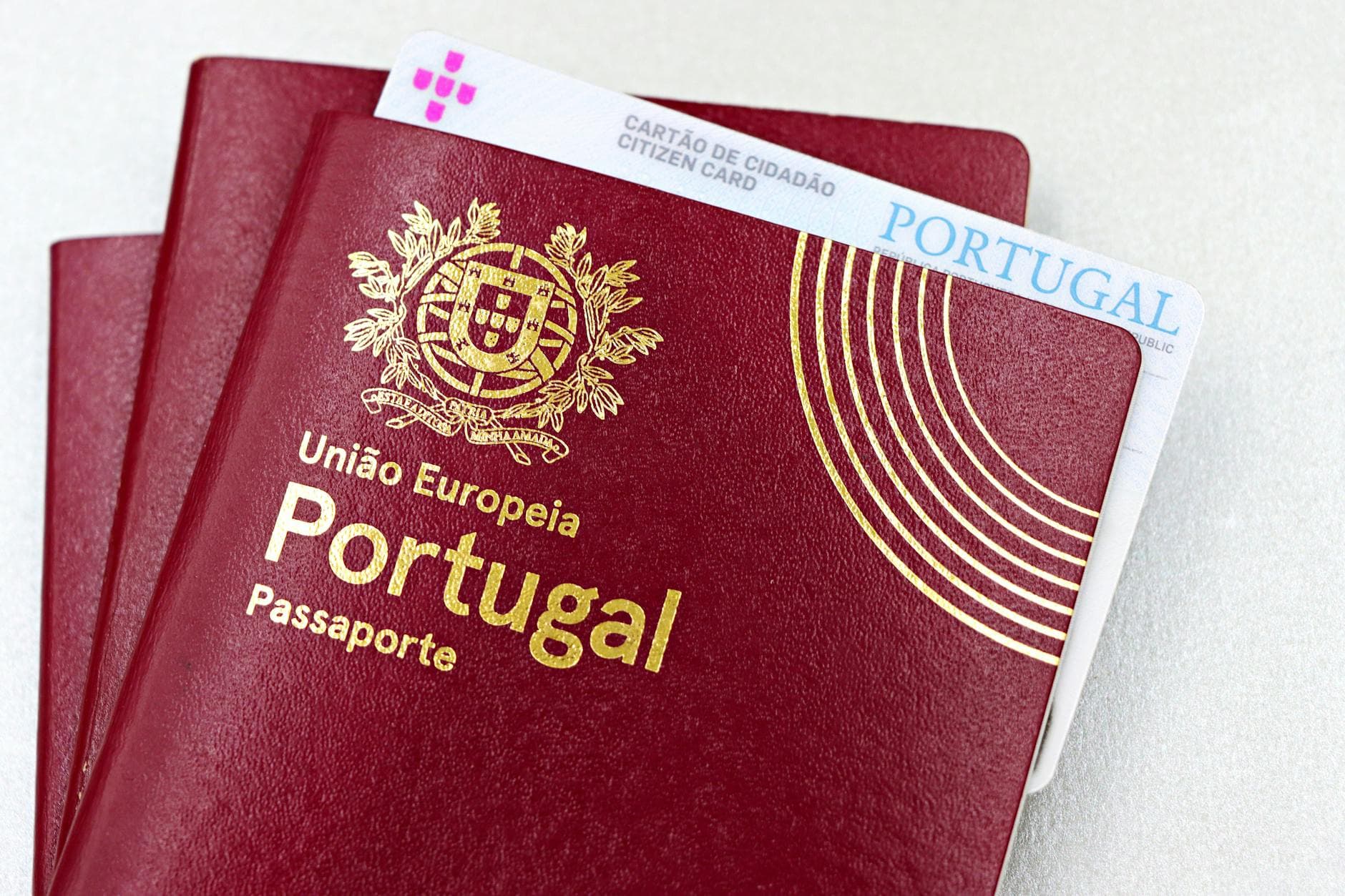 Close-up image of Portuguese passport and citizen card, essential for travel and identification in the EU.