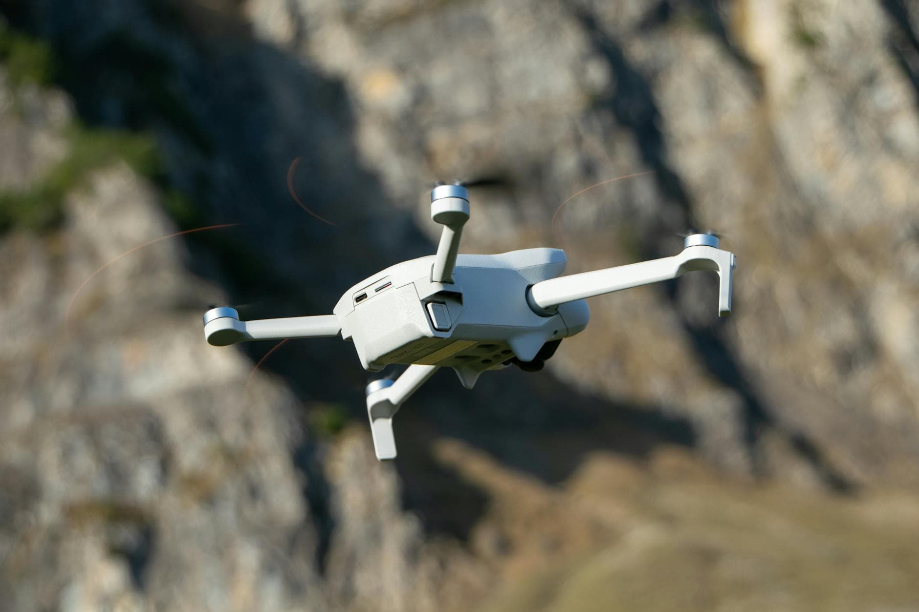 Strammere Drone-lovgivning: Nu kan ulovlig flyvning give fængselsstraf